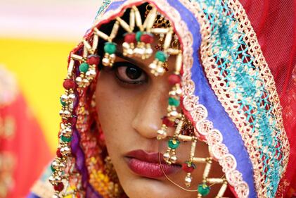 In novanta si sposano in un matrimonio di massa in India 11