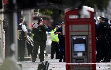 Londra, un'auto sulla folla davanti al museo di storia naturale 10