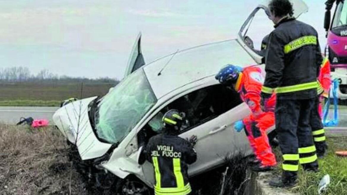 Incidente a Piacenza. Al volante la madre