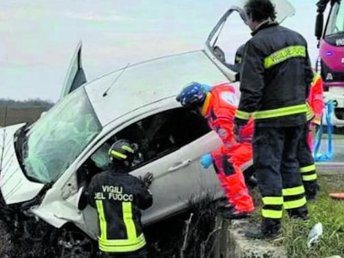Incidente a Piacenza. Al volante la madre