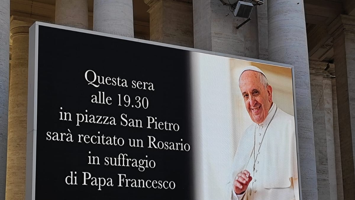 Piazza San Pietro sotto choc, "Morto il papà dei cristiani del mondo"