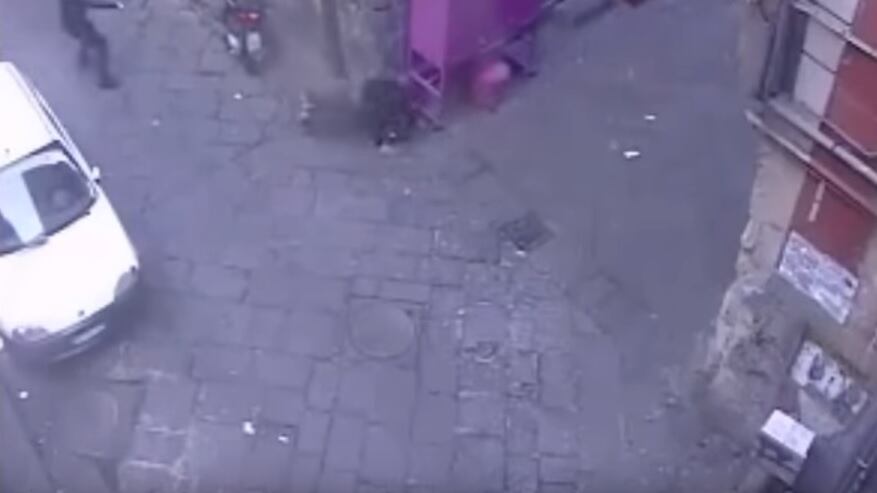 Napoli, omicidio plateale: il killer uccide in strada davanti a tutti