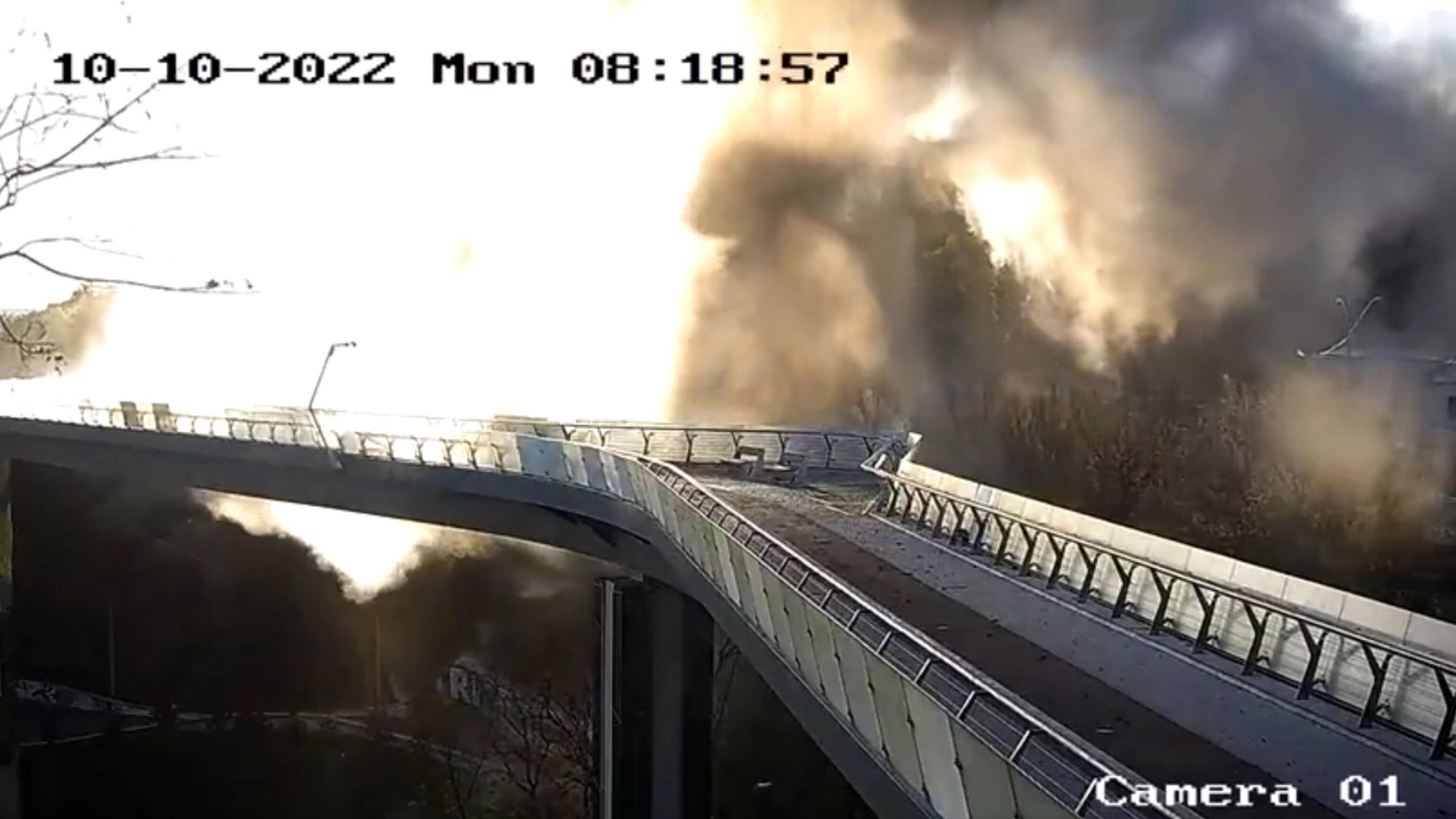 La vendetta dello Zar: i russi fanno saltare il "ponte di vetro"