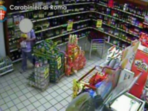 Roma, smascherato falso cieco a Marino