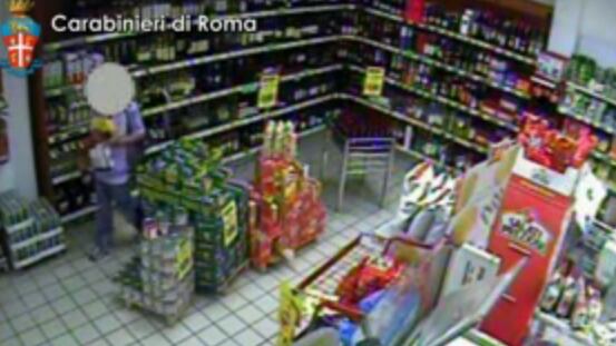 Roma, smascherato falso cieco a Marino