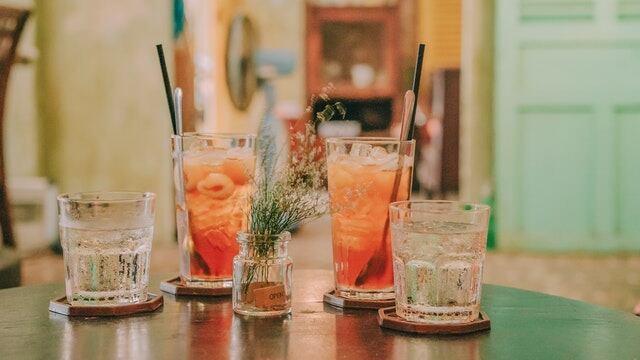 Ecco come i drink riducono la capacità del cervello