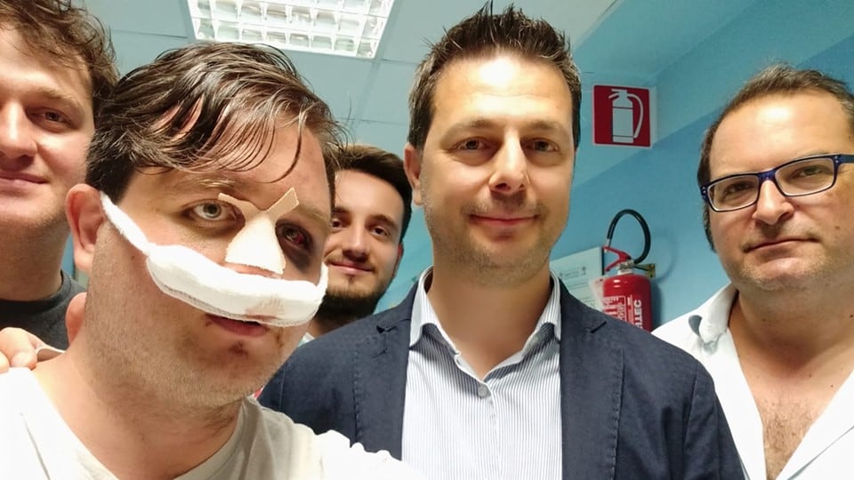 Disabile difende il fratello da una rapina: picchiato dal branco