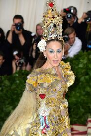 Met Gala 18: Sarah Jessica Parker, solo trucco sul viso? 8