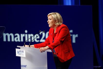 Marine Le Pen a TF1: "Via la bandiera dell'Ue dallo studio" 5