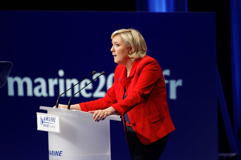 Marine Le Pen a TF1: "Via la bandiera dell'Ue dallo studio" 5
