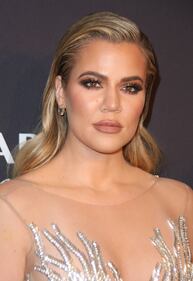 Kim e Khloe Kardashian, sfida di lati b 12