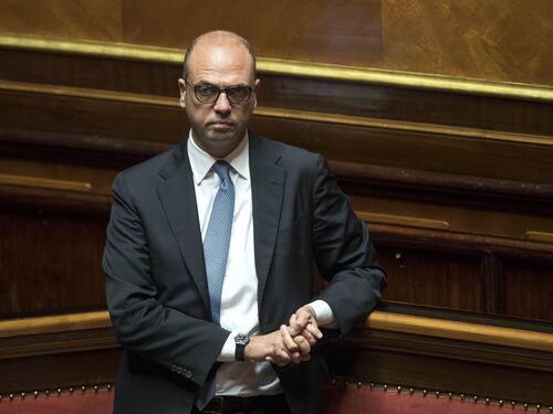 Doppio passaporto, Alfano boicotta incontro con Vienna
