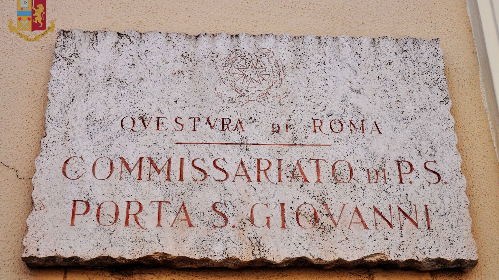Roma, picchia e rapina un'anziana mentre rientra a casa: arrestata 31enne romena