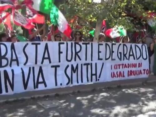 CasaPound sfila contro rom e rischia la rissa col corteo della sinistra