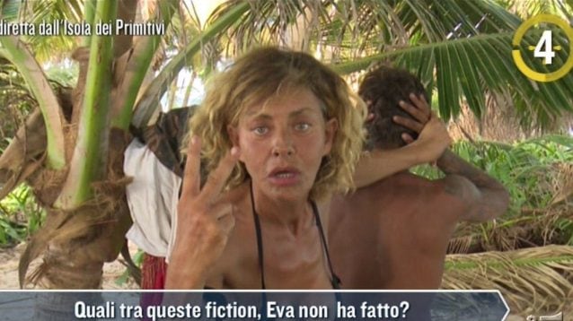 Isola dei Famosi, la gaffe di Eva Grimaldi: dimentica il titolo di una sua fiction