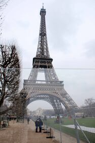 La parete di vetro anti-terrorismo intorno alla Tour Eiffel 8