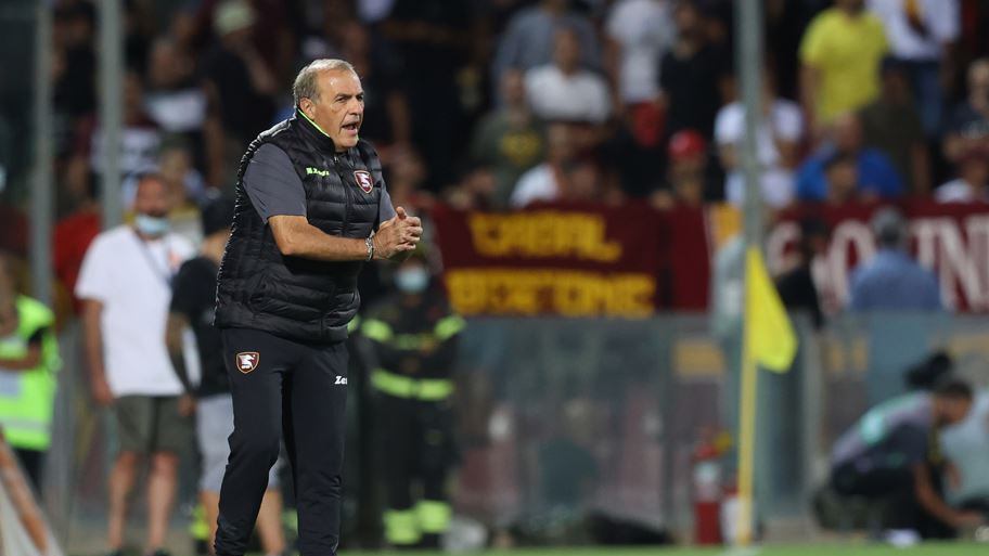 Paura per Castori: la moglie sta male durante la partita