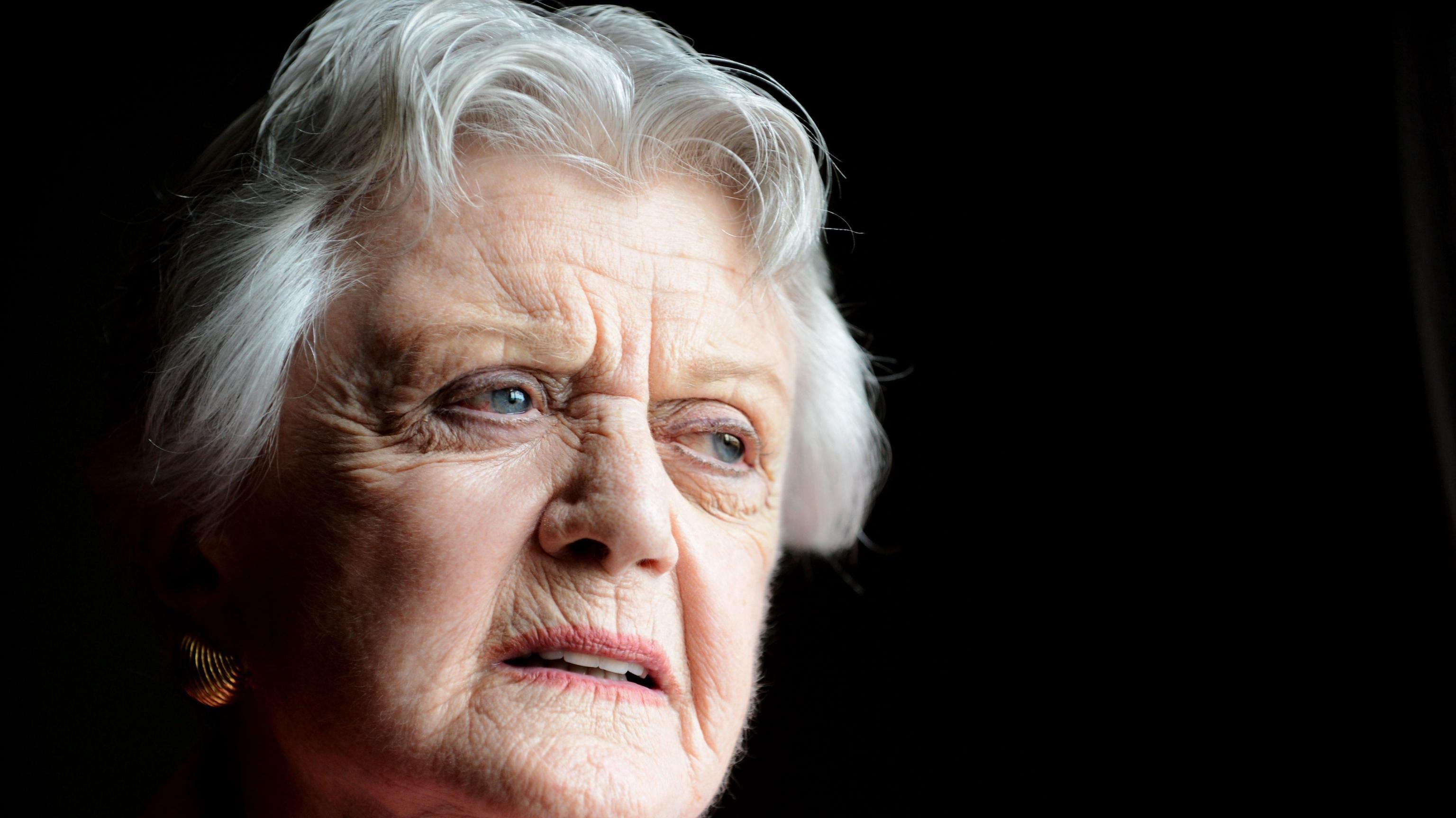 Addio alla Signora in giallo della tv: morta a 96 anni Angela Lansbury