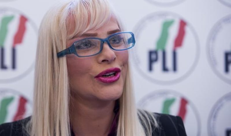 Cicciolina papabile naufraga all'Isola dei Famosi 2017 21