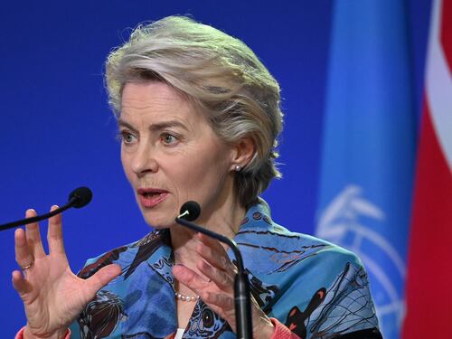 "Alla Cop26 col jet privato": bufera su Ursula von der Leyen