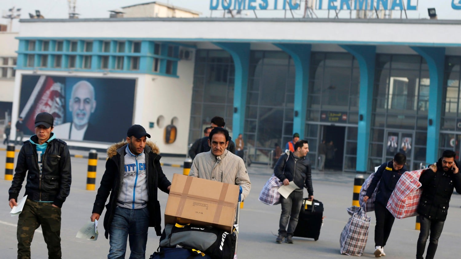 Migranti, un afghano espulso dalla Germania si impicca a Kabul