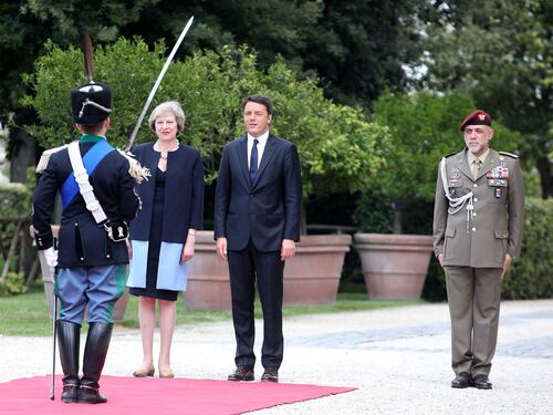 Incontro tra Renzi e May: "Certezza su tempi del Brexit"