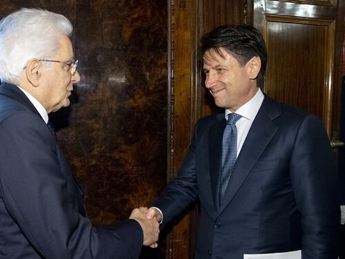 Mattarella incontra Conte "Ora risposte concrete"