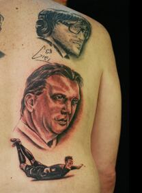 Olanda, tifoso si fa tatuare Van Persie e Van Gaal sulla schiena 4