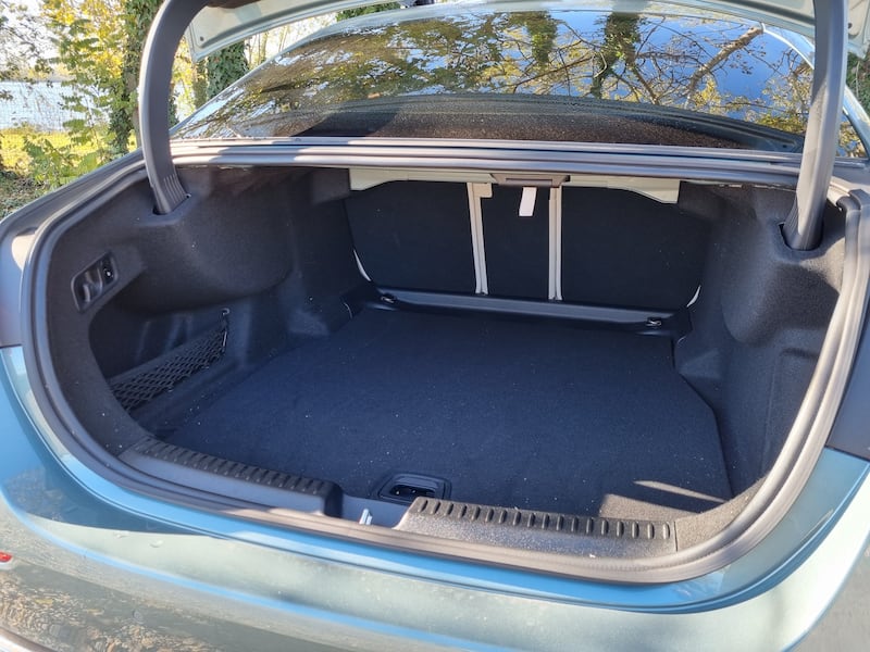Mercedes Classe E 2024: guarda la gallery della prova 18