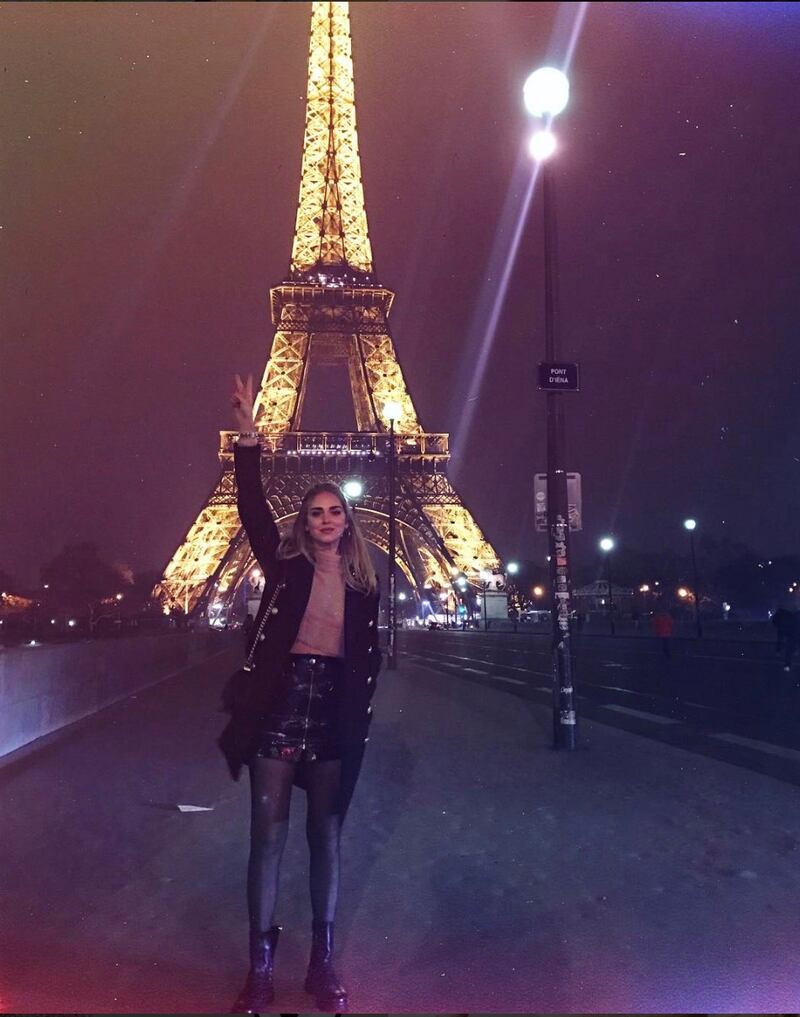 Chiara Ferragni hot, la gonna è inguinale 25
