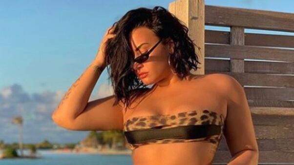Demi Lovato in bikini: "Ho la cellulite e ne vado fiera"