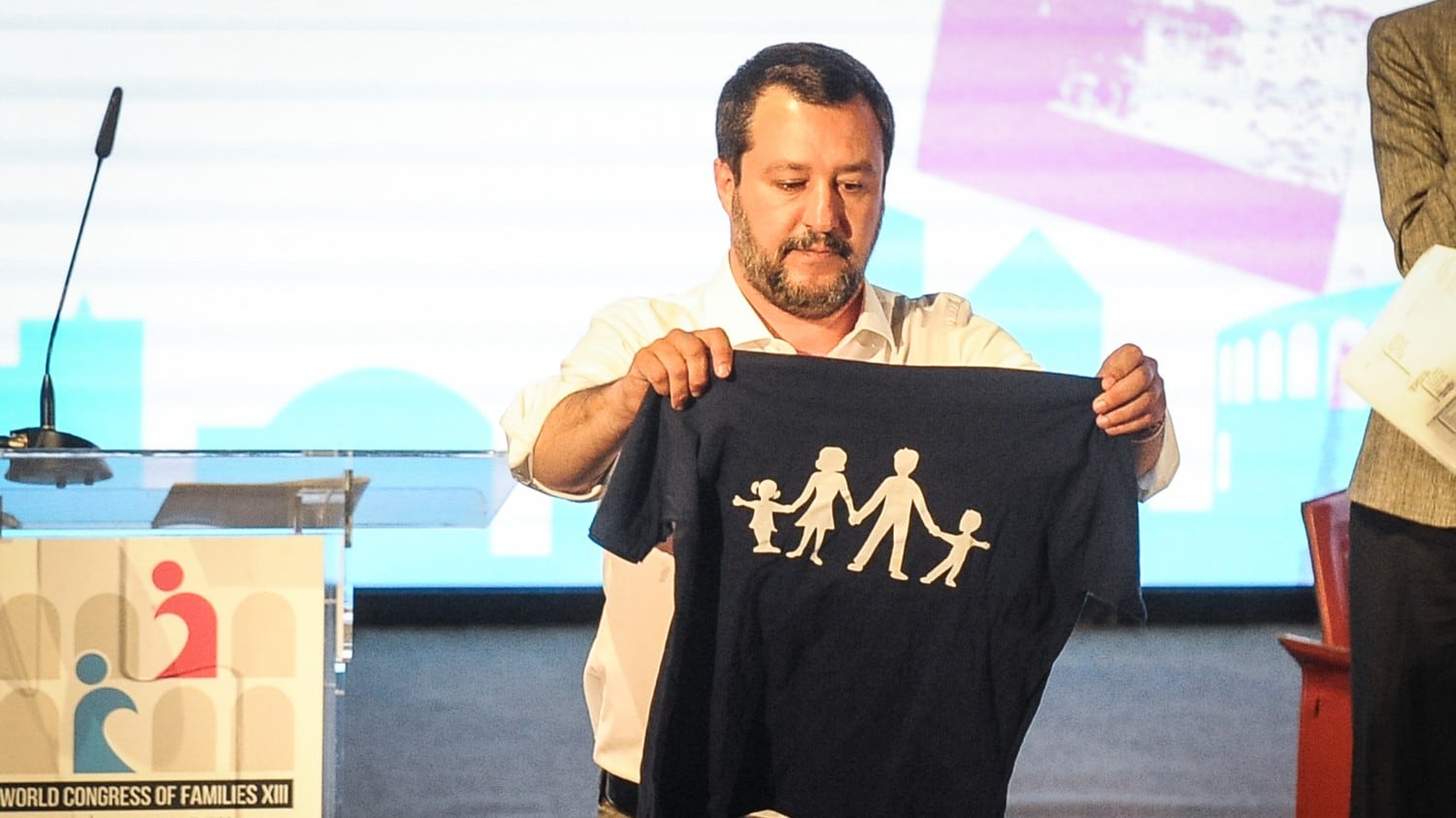 Attacco choc dei moralisti tedeschi: "Salvini ha 2 figlie da 2 donne diverse"