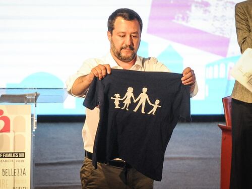 Attacco choc dei moralisti tedeschi: "Salvini ha 2 figlie da 2 donne diverse"