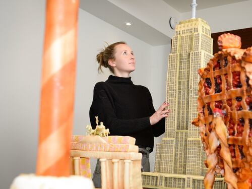 I palazzi "che si mangiano", in esposizione a Londra