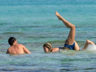 Costanza Caracciolo e Primo Reggiani al mare 10