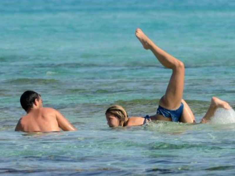 Costanza Caracciolo e Primo Reggiani al mare 10