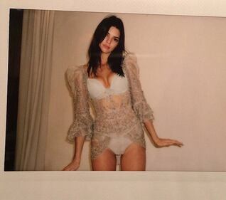 Kendall Jenner lato b per Love Magazine 24