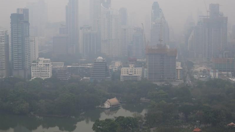 Bangkok, smog raggiunge livelli record: chiuse oltre 400 scuole