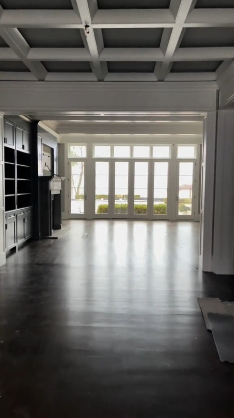 Le immagini della villa abbandonata di Michael Jordan a Chicago 4