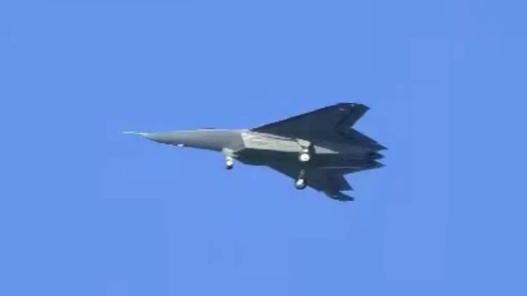 La Cina svela il J-50: la risposta cinese di sesta generazione al caccia F-47 Usa