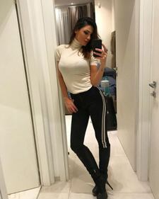 Anna Tantagelo sensuale sui social 5