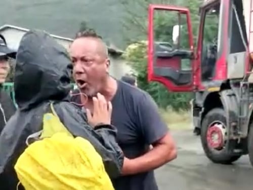 Il camionista contro i No Tav: "Lasciatemi lavorare, sono in piedi dalle quattro"