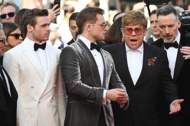 Elton John promuove "Rocket Man": foto 8