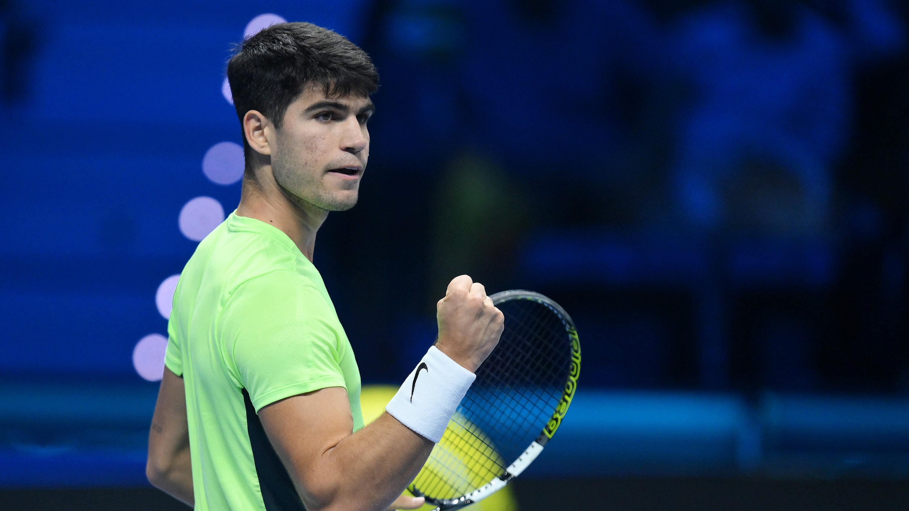 Atp Finals, Alcaraz batte un nervoso Rublev in due set e torna in corsa per le semifinali