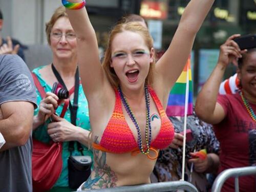 La proposta di Sgarbi: "Altro che il Gay Pride facciamo il Gnocca Pride"