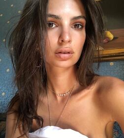 Emily Ratajkoswki, nudo totale sui social 6