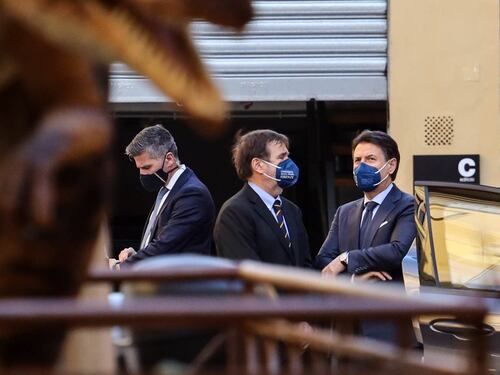 "Decide sempre Beppe". I 5s "spengono" Conte