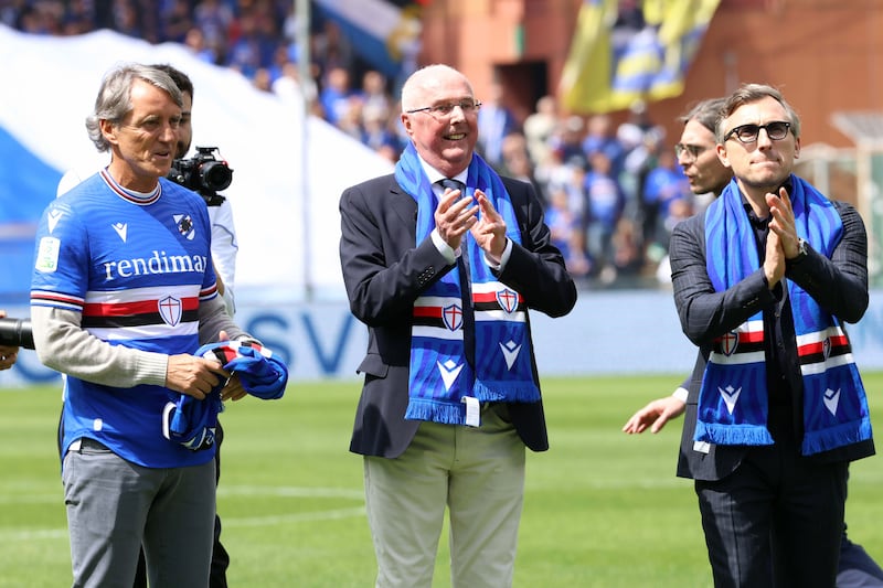 Il tributo da brividi a Eriksson: la standing ovation e gli striscioni per l'ex mister blucerchiato 2