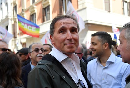La piazza di Conte che dice no al riarmo 9