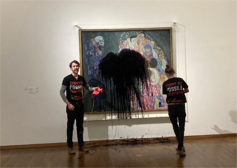 Attivisti contro il dipinto di Gustav Klimt "Morte e Vita" 4